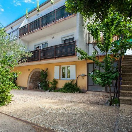 Marina Appartement Malinska Buitenkant foto