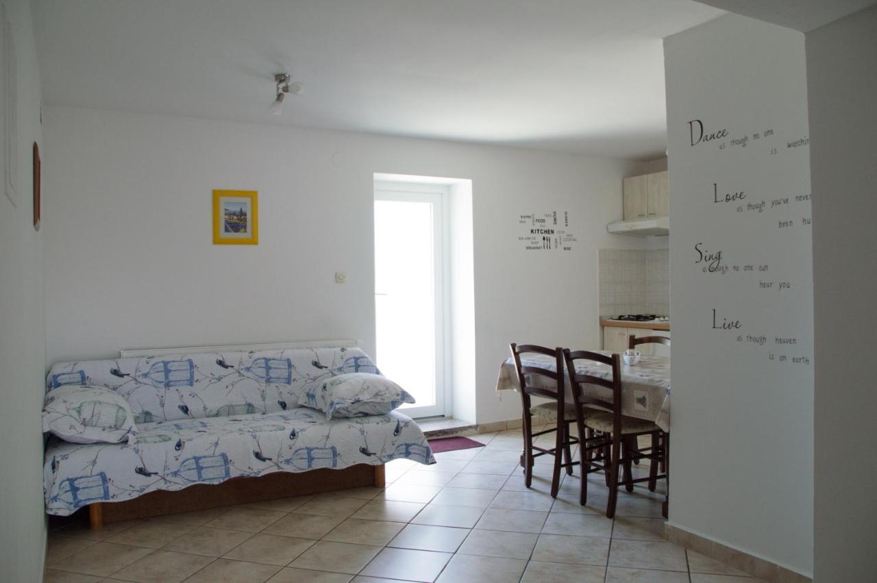 Marina Appartement Malinska Buitenkant foto