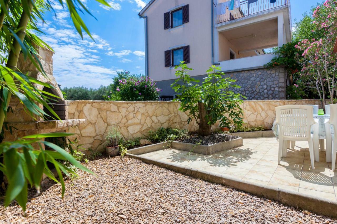 Marina Appartement Malinska Buitenkant foto
