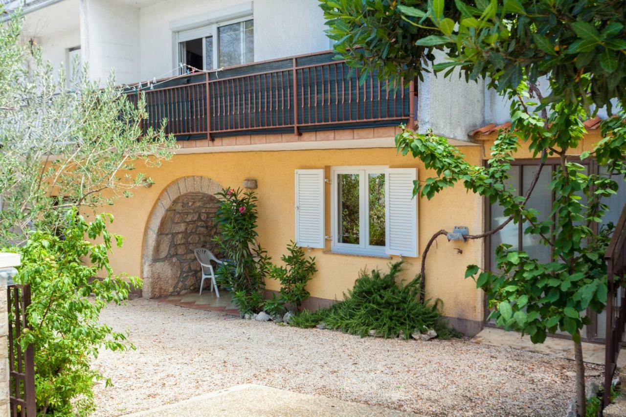 Marina Appartement Malinska Buitenkant foto