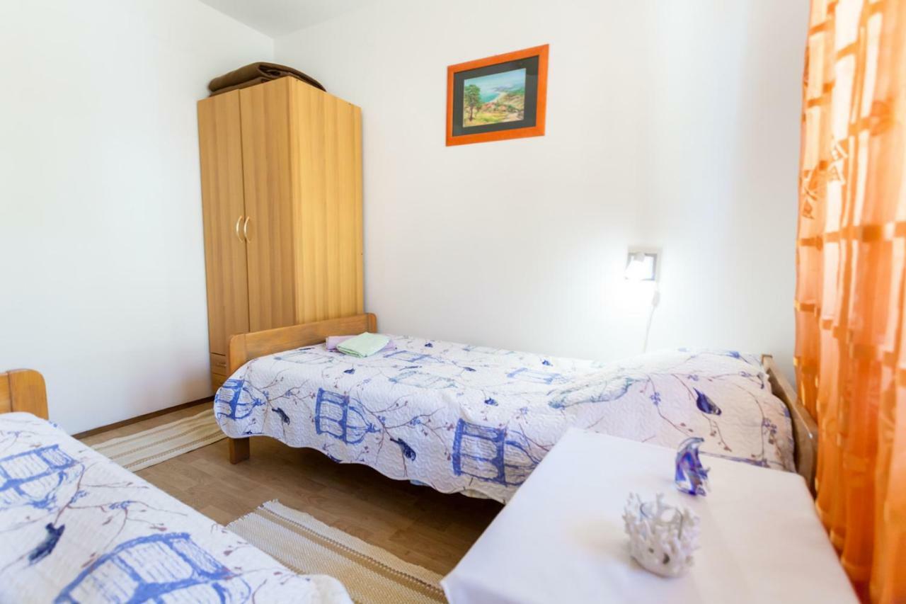 Marina Appartement Malinska Buitenkant foto