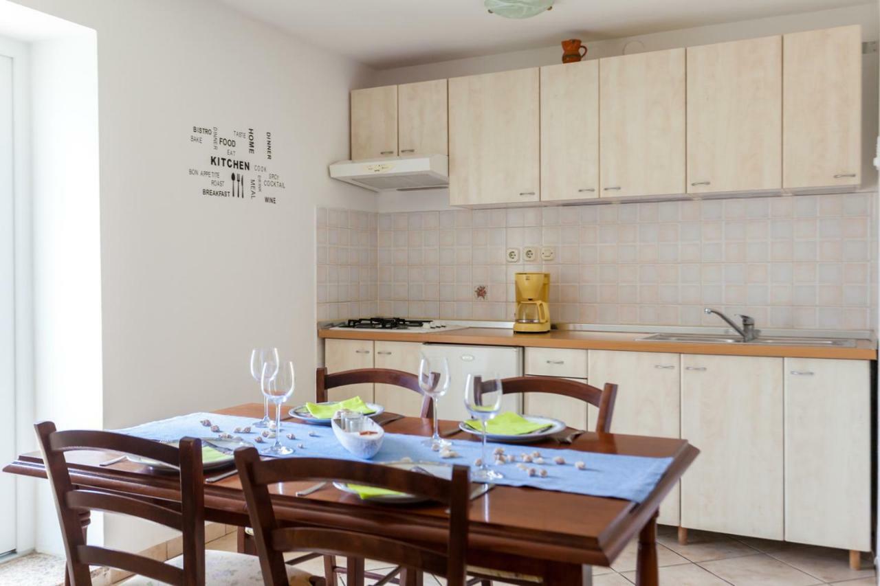 Marina Appartement Malinska Buitenkant foto