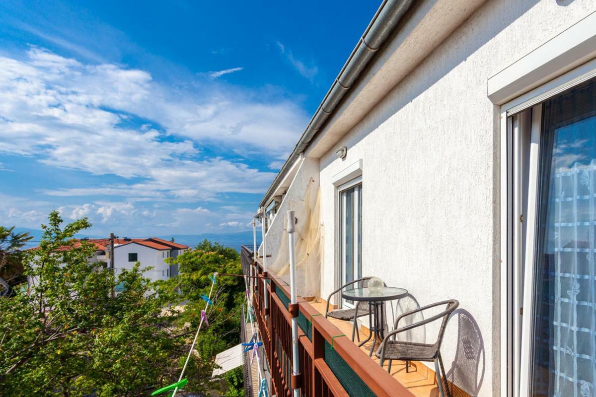 Marina Appartement Malinska Buitenkant foto